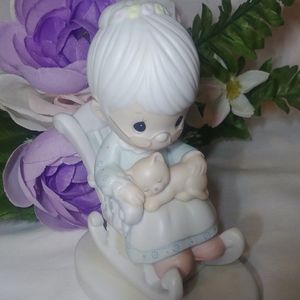 Precious Moments Figurine:1979 The Pur-fect Grandm